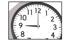 時計は夜9時を指している。